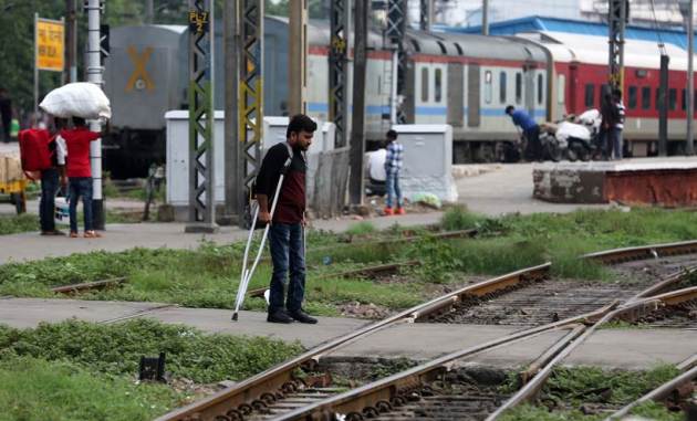 new delhi railway station, railway medical facilities, delhi station medical facilities, delhi railways, indian railways, suresh prabhu, indian express news, india news