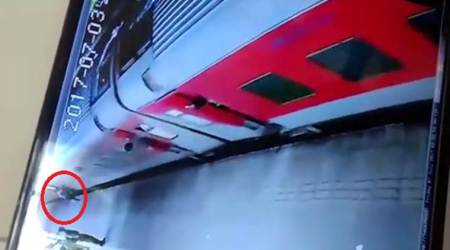 borivli station incident, borivli railway station, borivli platform accident man falls off train, man dies from gujarat mail, gujarat mail