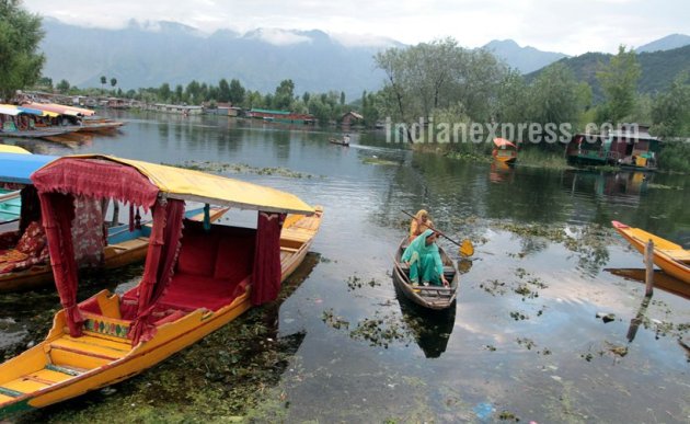 Dal Lake, srinagar, srinagar tourism, srinagar Dal Lake, shikara ride, Dal Lake shikara, kashmir beauty, indian express, india news