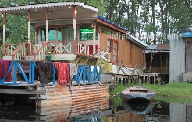 Dal Lake, srinagar, srinagar tourism, srinagar Dal Lake, shikara ride, Dal Lake shikara, kashmir beauty, indian express, india news