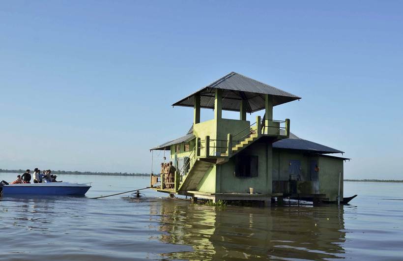 Assam flood, assam kaziranga national park, kaziranga floods, assam floods death toll, assam floods submerged, assam heavy rain, Sarbananda Sonowal, latest news, india news, indian express news