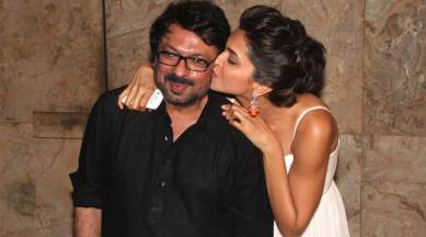 Padmavati: Deepika Padukone steals food when Sanjay Leela Bhansali is busy  shooting with Shahid Kapoor, see photo | Entertainment News,The Indian  Express