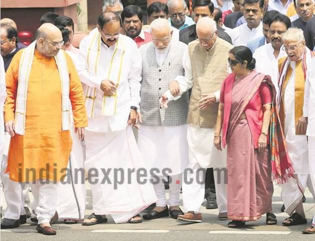 monsoon session, parliament, monsoon session day 1, mayawati resign, Protest out side Parliament, Mayawati quits Parliament, Mayawati quits Rajya Sabha, L K Advani, Narendra Modi, Arun Jaitley, Sushma Swaraj, Indian Express, India news, National news