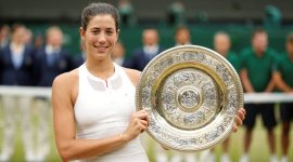Garbine Muguruza, Wimbledon, Wimbledon photos, Venus Williams, tennis photos, Garbine Muguruza Wimbledon trophy photo