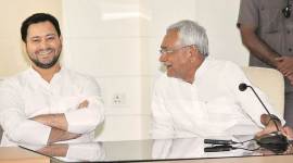 Nitish Kumar 759 bihar alliance rift, bihar grand alliance rift, grand alliance rift, nitish kumar, lalu prasad yadav, tejashwi yadav, tejashwi yadav's resignation, jd(u), rjd, congress, indian express