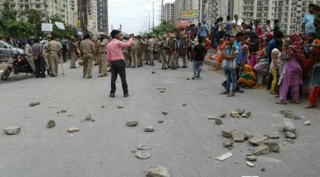 noida, noida society, Mahagun Moderne society, noida sector 78 society, noida mob, noida maid beaten, india news