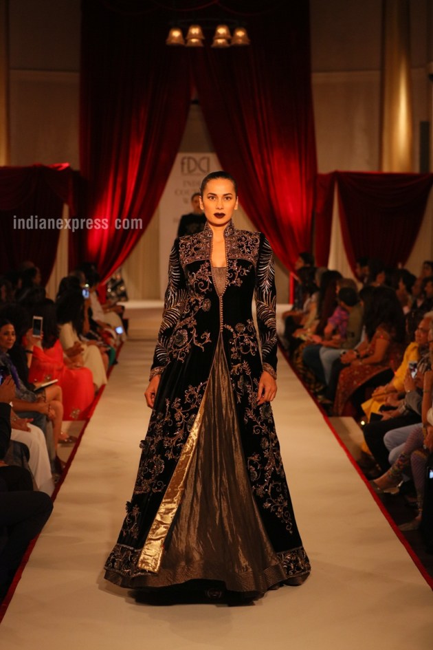 arjun rampal, Rohit Bal, Indian Couture Week, ICW 2017, Arjun Rampal walks for Rohit Bal, Arjun Rampal, Indian Express, Indian Express News