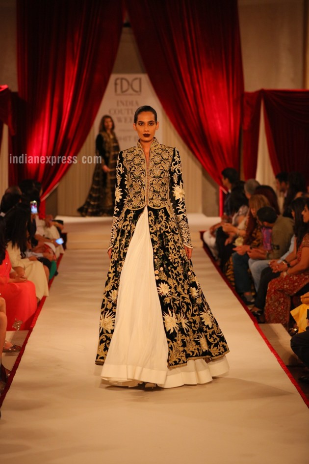 arjun rampal, Rohit Bal, Indian Couture Week, ICW 2017, Arjun Rampal walks for Rohit Bal, Arjun Rampal, Indian Express, Indian Express News