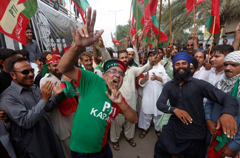 Nawaz Sharif, Nawaz Sharif Panama Paper case, Supreme Court's judgement on Nawaz Sharif Panama Paper case, people celebrating Nawaz Sharif ouster, panama papers, pakistan prime minister