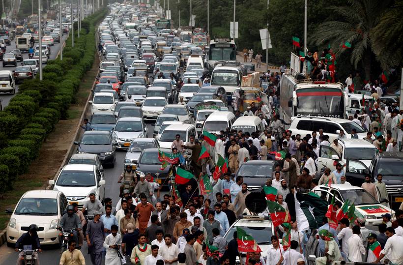 Nawaz Sharif, Nawaz Sharif Panama Paper case, Supreme Court's judgement on Nawaz Sharif Panama Paper case, people celebrating Nawaz Sharif ouster, panama papers, pakistan prime minister