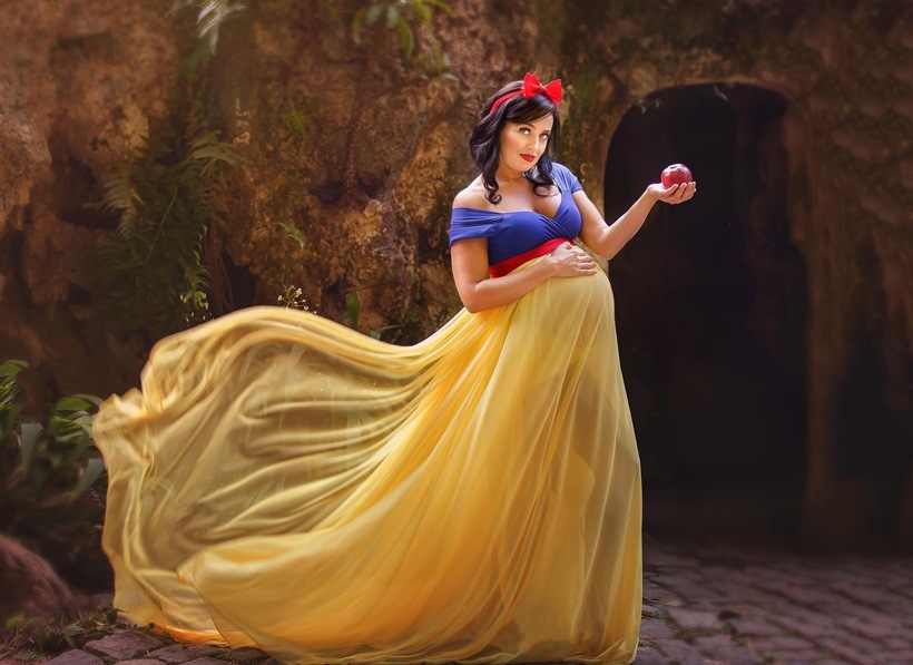 wonder woman, disney princess, maternity photoshoot, disney inspired maternity photos, disney princess pregnant, wonder woman pregnant, unusual mathernity photo them, disney maternity photo themes, viral photos,