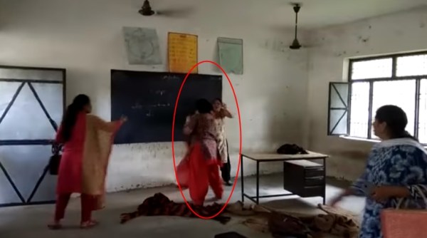 teachers fighting, teachers fighting in Punjab, principal and science reacher fighting, teachers fughting caught on camera, indian express, indan express news