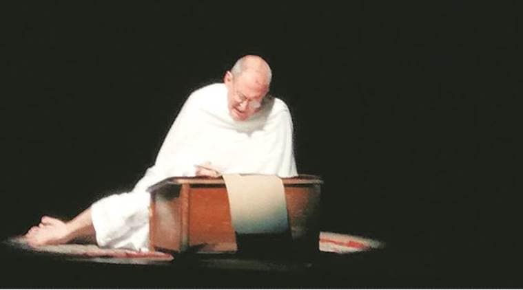 Tom Alter new play, Tom Alter Theatre, Mohan se Mahatma, Theatre, Pierrot’s Troupe Plays, Mahatma Gandhi, Champaran, Indian Express News