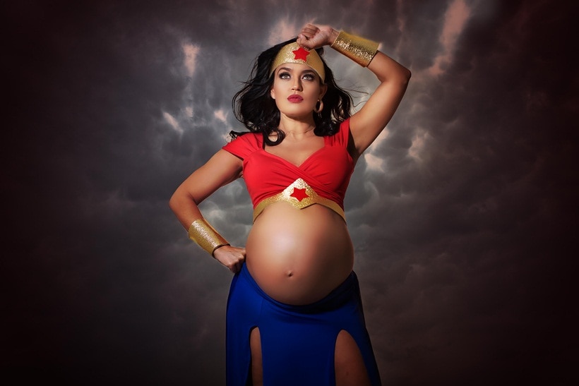 wonder woman, disney princess, maternity photoshoot, disney inspired maternity photos, disney princess pregnant, wonder woman pregnant, unusual mathernity photo them, disney maternity photo themes, viral photos,