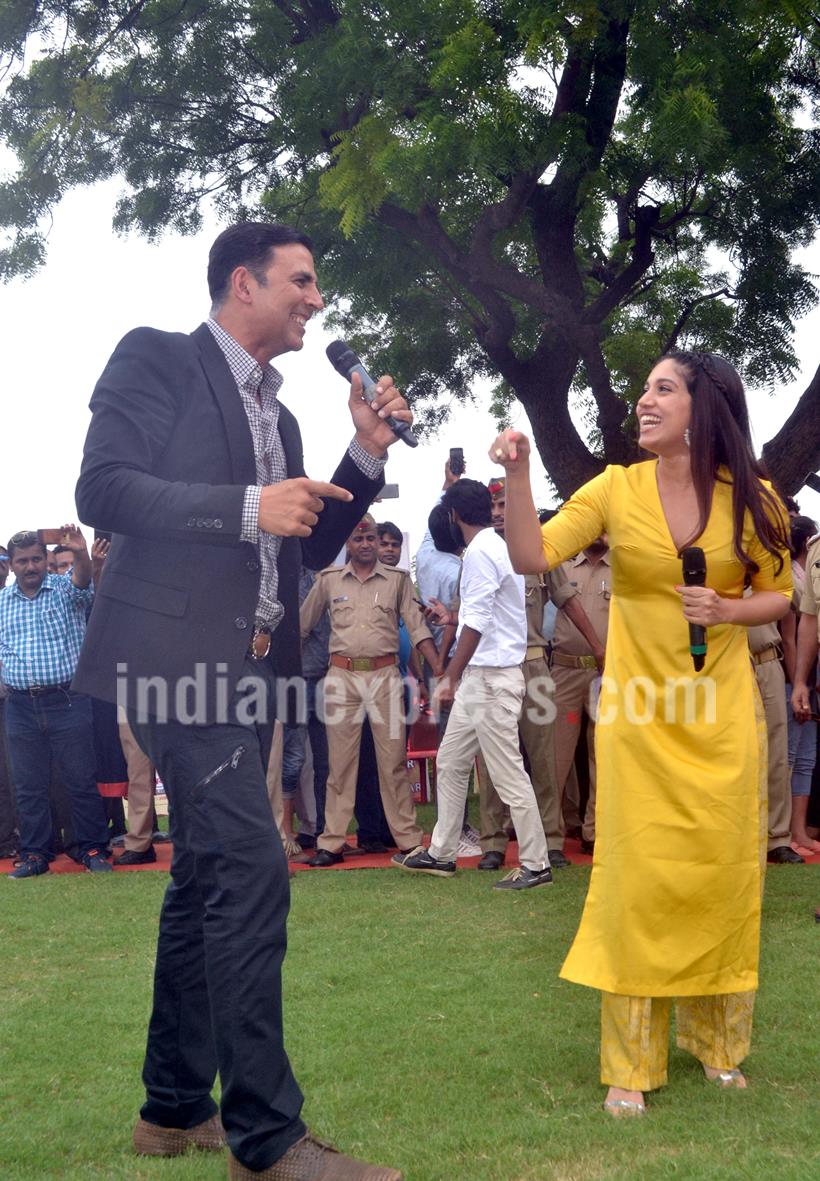 akshay kumar, bhumi pednekar, toilet ek prem katha, akshay kumar pic, bhumi pednekar, pic