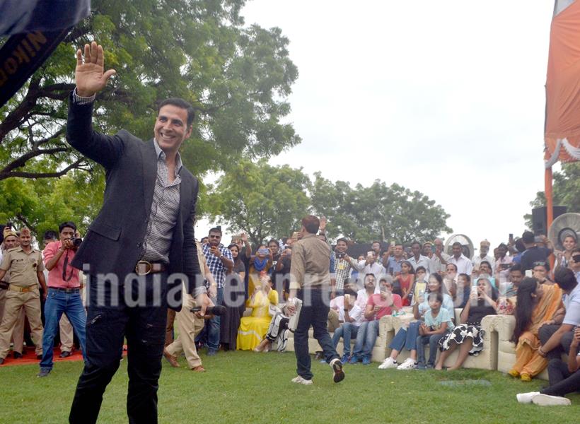 akshay kumar, bhumi pednekar, toilet ek prem katha, akshay kumar pic, bhumi pednekar, pic