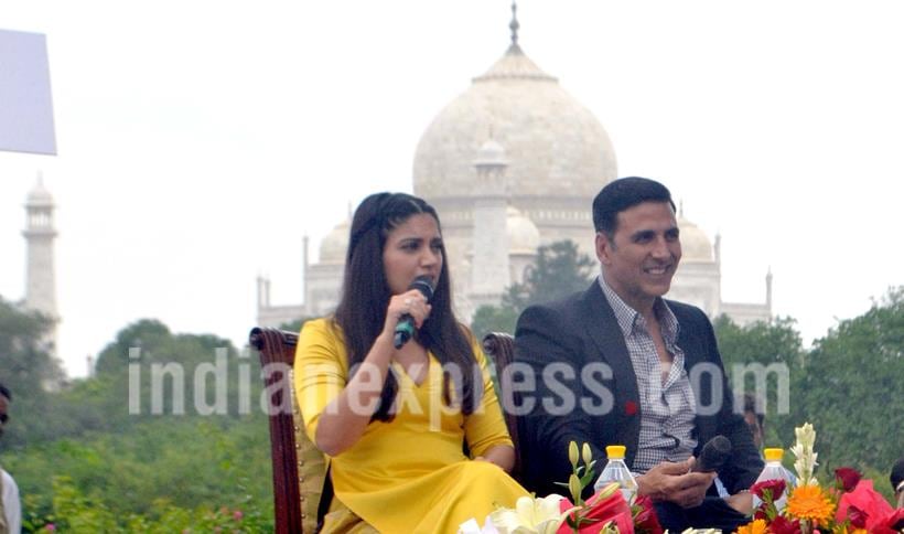 akshay kumar, bhumi pednekar, toilet ek prem katha, akshay kumar pic, bhumi pednekar, pic