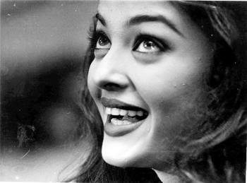 Aishwarya Rai Bachchan Completes 20 Years In Bollywood From A Teenager To A Leading Star Entertainment Gallery News The Indian Express The queen of bollywood is on your smartphone. aishwarya rai bachchan completes 20
