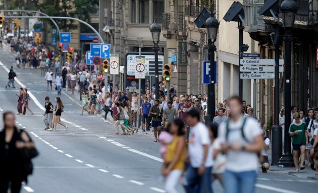 barcelona terror attack, barcelona van attack, barcelona terror attack, barcelona attack death toll, barcelona city centre, las ramblas, placa catalunya, spain van accident, barcelona news, latest news
