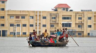 People are rescued from a flooded village in Motihari, Bihar State, India August 23, 2017. REUTERS/Cathal McNaughton