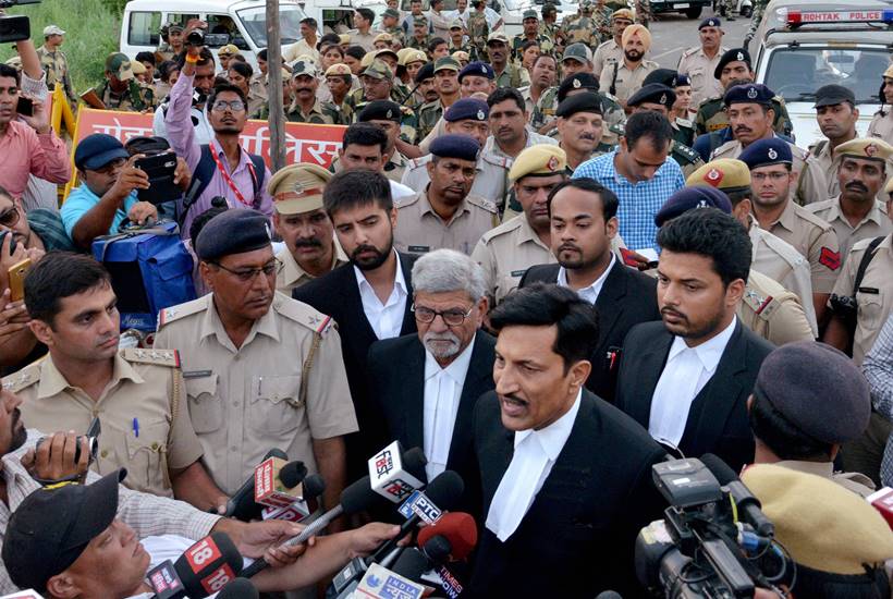 gurmeet ram rahim singh conviction, gurmeet ram rahim singh, panchkula violence, dera followers violence, dera supporters violence, dera sacha sauda, violent clashes, panchkula, punjab, haryana, sirsa, photos,panchkula violence photos, indian express news