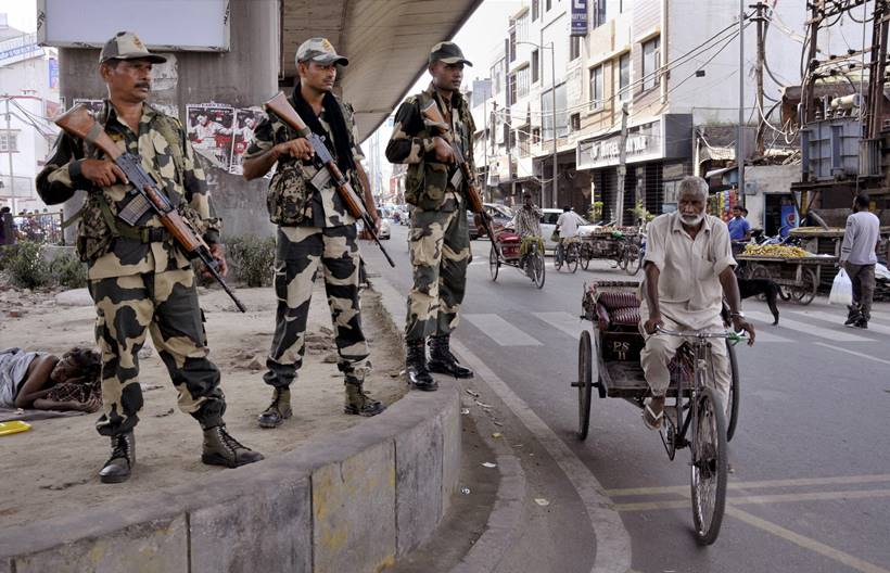 gurmeet ram rahim singh conviction, gurmeet ram rahim singh, panchkula violence, dera followers violence, dera supporters violence, dera sacha sauda, violent clashes, panchkula, punjab, haryana, sirsa, photos,panchkula violence photos, indian express news