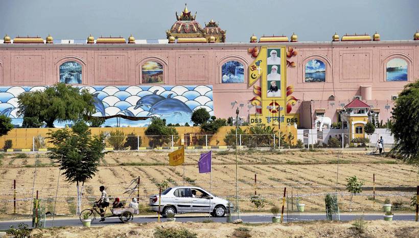gurmeet ram rahim singh conviction, gurmeet ram rahim singh, panchkula violence, dera followers violence, dera supporters violence, dera sacha sauda, violent clashes, panchkula, punjab, haryana, sirsa, photos,panchkula violence photos, indian express news