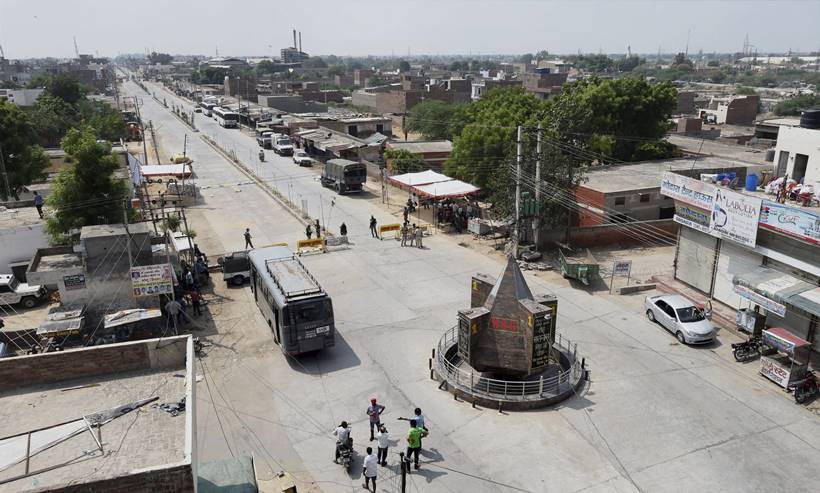 gurmeet ram rahim singh conviction, gurmeet ram rahim singh, panchkula violence, dera followers violence, dera supporters violence, dera sacha sauda, violent clashes, panchkula, punjab, haryana, sirsa, photos,panchkula violence photos, indian express news