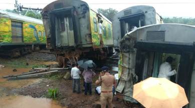 nagpur mumbai train derailed, duronto express, nagpur mumbai duronto derails, train accident, duronto accident, nagpur mumbai duronto express, nagpur mumbai train derails, indian express news