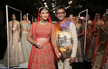 LFW Winter/Festive 2017 Day 4: Elli Avram turns into a gorgeous bride for  designer Manoj Agarrwal