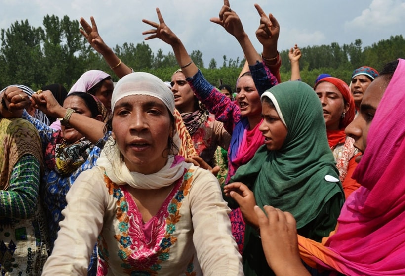 Abu Dujana, Jammu and Kashmir, Lashkar e Taiba, Pulwama encounter, pulwama encounter photos, pulwama protests, pulwama protest photos, abu danjana encounter photos, Abu Dujana killed, LeT Commander killed, LeT terrorist killed, Lashkar e Taiba, LeT militant Abu Dujana,Kashmir LeT terrorist, latest photos, indian express
