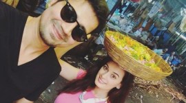 Evelyn Sharma, Stupid Man, Smart Phone, sumeet vyas, sumeet vyas evelyn sharma, Game of Thrones, Jab Harry Met Sejal, jatt and dil, Amit Sadh