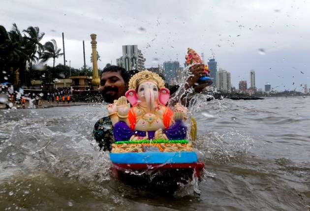 Ganesh Chaturthi, Ganpati Visarjan, Visaran photos, Ganpati idols