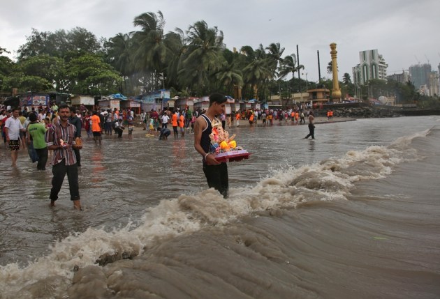 Ganesh Chaturthi, Ganpati Visarjan, Visaran photos, Ganpati idols