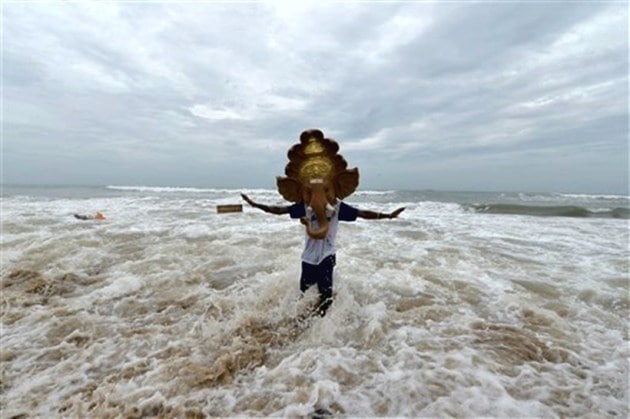Ganesh Chaturthi, Ganpati Visarjan, Visaran photos, Ganpati idols