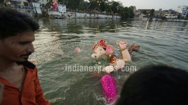 Ganesh Chaturthi 2017 Stunning Photos Of Ganpati Visarjan Across India Lifestyle Gallery News 0360