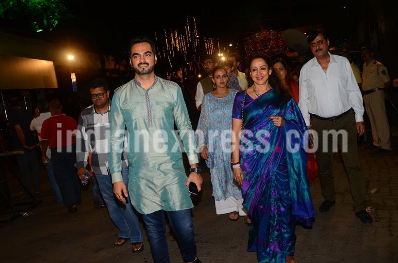 hema malini, esha deol, hema malini photos, Bharat Takhtani, esha deol pregnant,