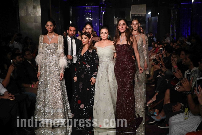 lakme fashion week, Preity Zinta, falguni and shane peacock, lakme fashion week winter/festive, lfw w/f 2017, lakme fahion week celebs, bollywood celebrities lakme fahion week, lfw book actors, fashion news, falguni and shane peacock, fashion news, lifestyle news, indian express, lakme fashion week photos, preity zinta photos
