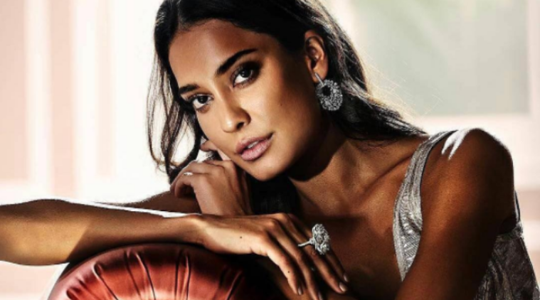 Lisa Haydon promotes breastfeeding by sharing this beautiful picture