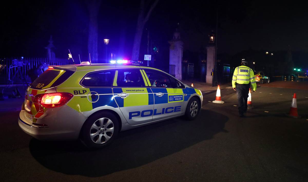 london, buckingham palace attack, britain, london knife attack, knife attacker near queens palace, england knife attack, uk news, indian express