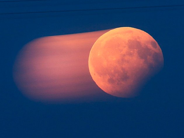 lunar eclipse, partial lunar eclipse, lunar eclipse india, full moon, what is lunar eclipse, lunar eclipse pictures, watch lunar eclipse, lunar eclipse kolkata, penumbral eclipse, moon, earth, sun, science news