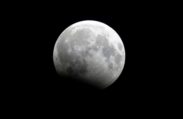 lunar eclipse, partial lunar eclipse, lunar eclipse india, full moon, what is lunar eclipse, lunar eclipse pictures, watch lunar eclipse, lunar eclipse kolkata, penumbral eclipse, moon, earth, sun, science news