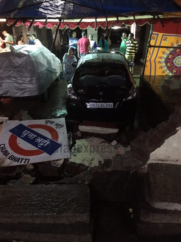 Mumbai Rains, heavy rain in Mumbai, Mumbai traffic situation, Mumbai trains, Mumbai local trains, Mumbai weather, traffic in Mumbai, airlines to Mumbia, Mumbai airport, Mumbai floding, Mumbai waterlogging, Maharashtra news, India news, National news