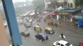 Mumbai Rains, heavy rain in Mumbai, Mumbai traffic situation, Mumbai trains, Mumbai local trains, Mumbai weather, traffic in Mumbai, airlines to Mumbia, Mumbai airport, Mumbai floding, Mumbai waterlogging, Maharashtra news, India news, National news