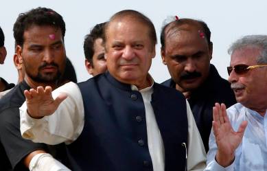 Nawaz Sharif's wife Kulsoom suffers cardiac arrest in UK