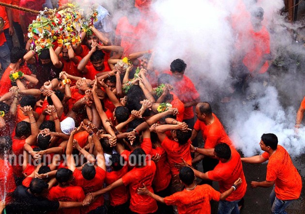 Krishna Janmashtami 2017, janmashtami, krishna janmashtami, dahi handi, dahi handi photos, dahi handi mumbai, mumbai dahi handi celebrations, happy janmashtami, lord krishna, janmashtami photos, happy janmashtami pictures, janmashtami preperations, indian festival, festival photos, indian express