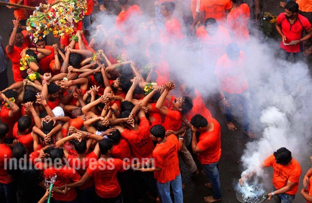 Krishna Janmashtami 2017, janmashtami, krishna janmashtami, dahi handi, dahi handi photos, dahi handi mumbai, mumbai dahi handi celebrations, happy janmashtami, lord krishna, janmashtami photos, happy janmashtami pictures, janmashtami preperations, indian festival, festival photos, indian express