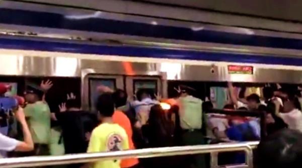 passengers push train, china train pushed, passengers save man's life, china station, train station china, indian express, indian express news