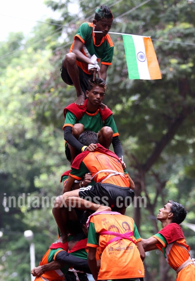 Krishna Janmashtami 2017, janmashtami, krishna janmashtami, dahi handi, dahi handi photos, dahi handi mumbai, mumbai dahi handi celebrations, happy janmashtami, lord krishna, janmashtami photos, happy janmashtami pictures, janmashtami preperations, indian festival, festival photos, indian express