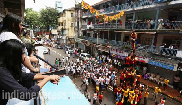 Krishna Janmashtami 2017, janmashtami, krishna janmashtami, dahi handi, dahi handi photos, dahi handi mumbai, mumbai dahi handi celebrations, happy janmashtami, lord krishna, janmashtami photos, happy janmashtami pictures, janmashtami preperations, indian festival, festival photos, indian express